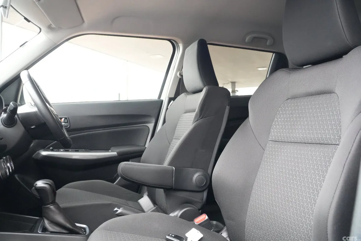 Suzuki Swift Hatchback, Petrol, 2018, Silver