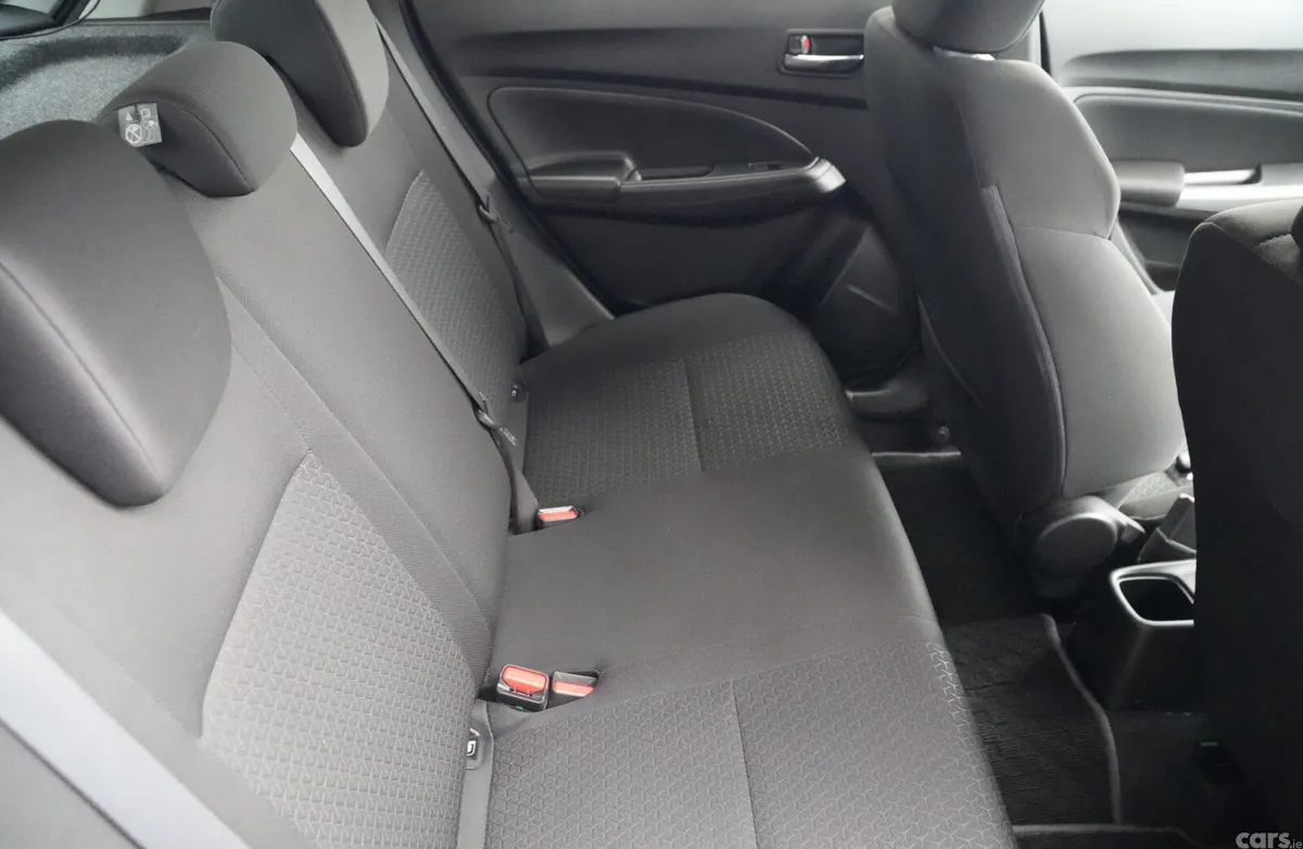 Suzuki Swift Hatchback, Petrol, 2018, Silver