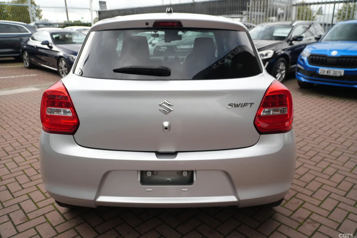 Suzuki Swift Hatchback, Petrol, 2018, Silver