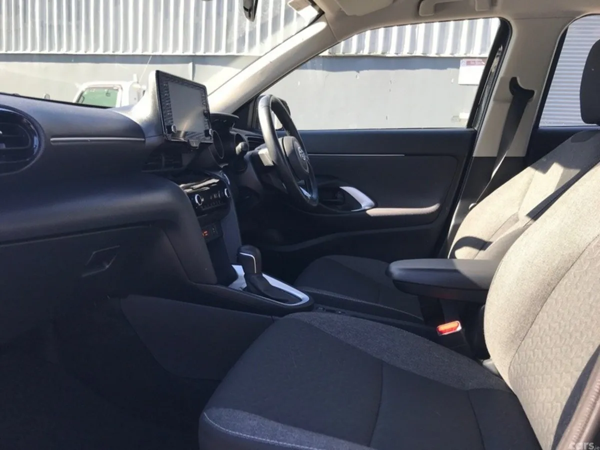 Toyota Yaris Cross Hatchback, Petrol Hybrid, 2023, Black