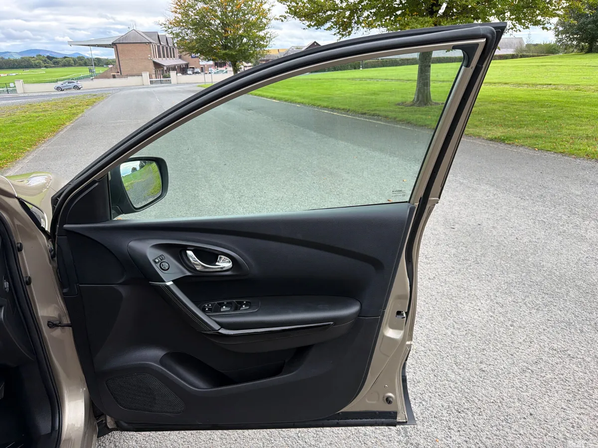Renault Kadjar SUV, Diesel, 2016, Gold