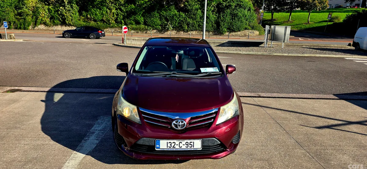 Toyota Avensis Saloon, Diesel, 2013, Red