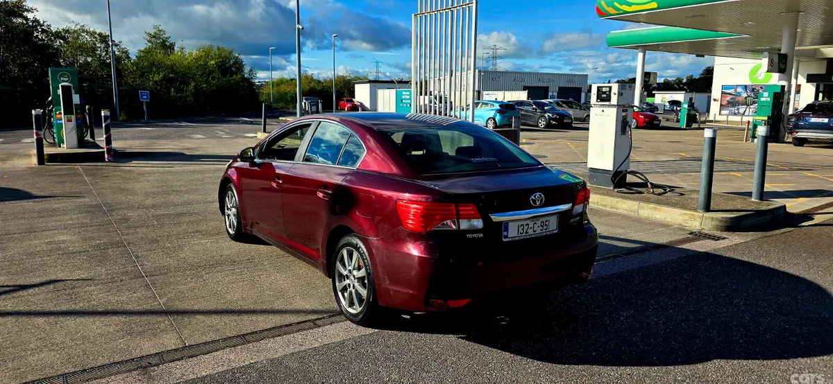 Toyota Avensis Saloon, Diesel, 2013, Red