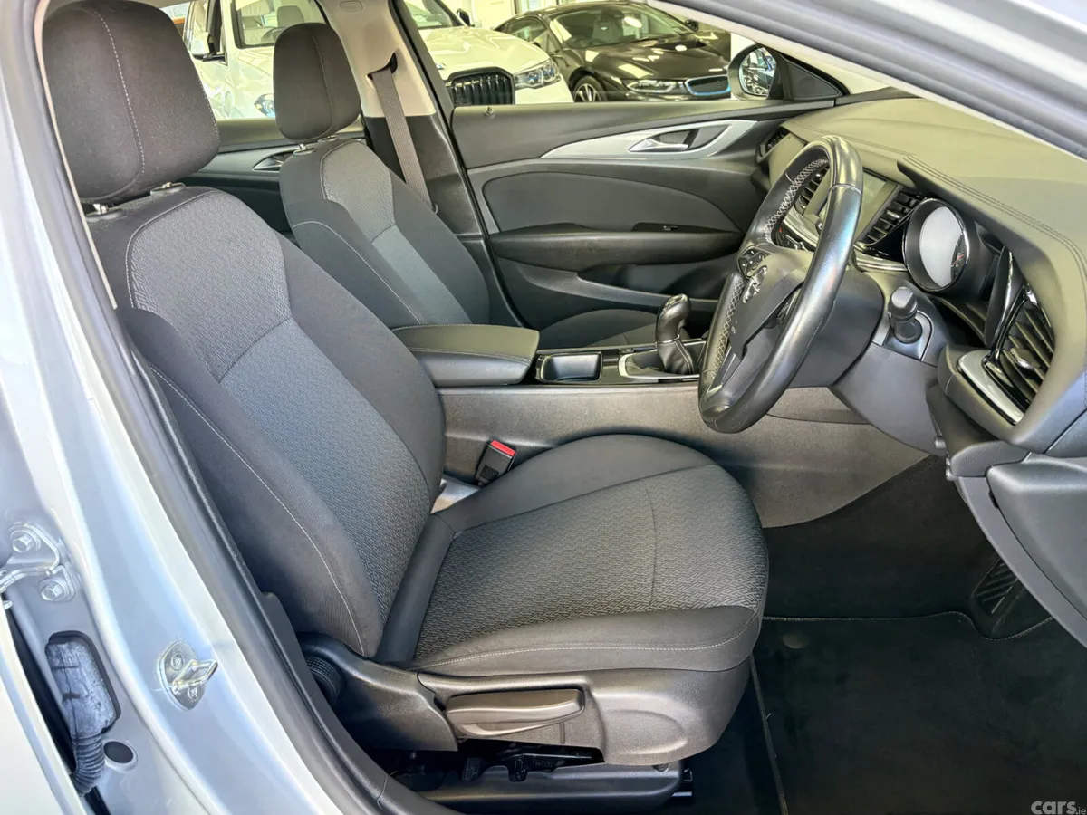 Opel Insignia Hatchback, Diesel, 2020, Grey