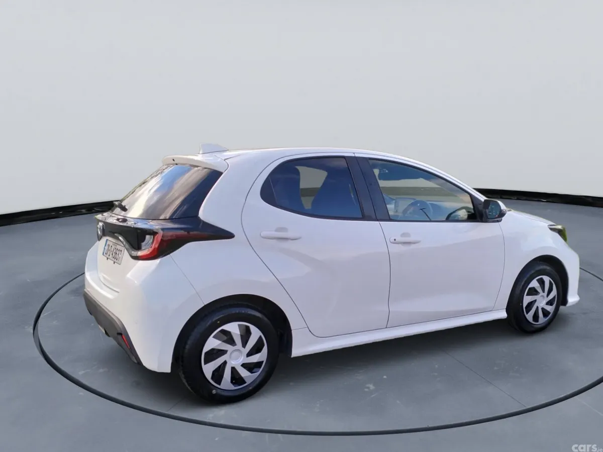 Toyota Yaris Hatchback, Petrol Hybrid, 2021, White