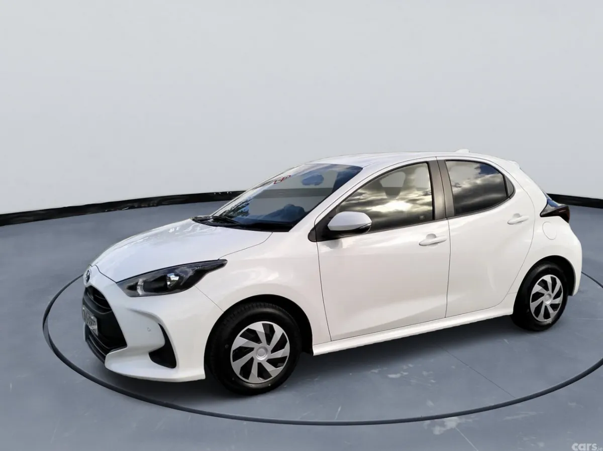 Toyota Yaris Hatchback, Petrol Hybrid, 2021, White