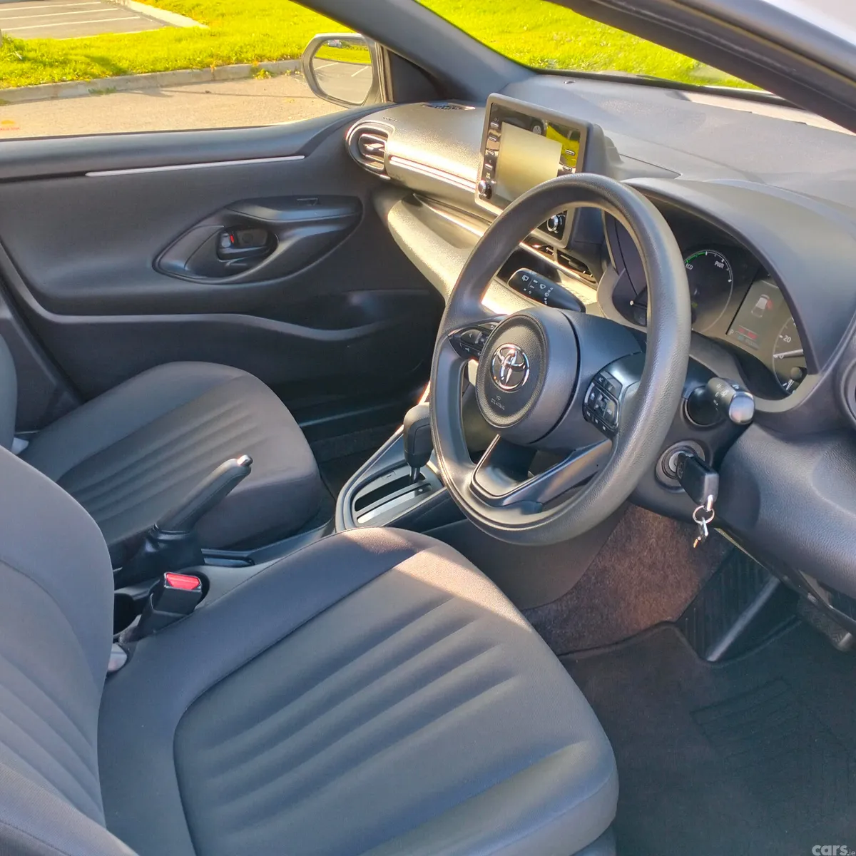 Toyota Yaris Hatchback, Petrol Hybrid, 2021, White