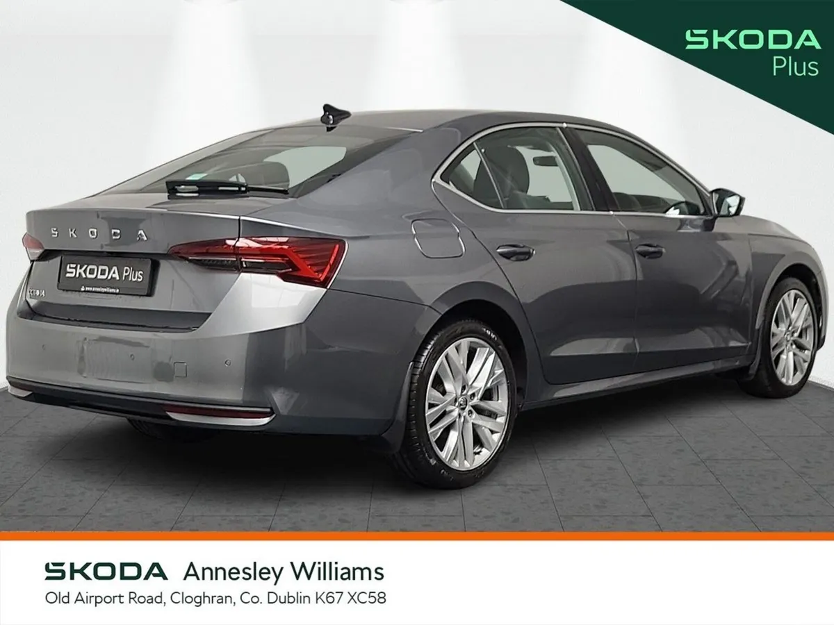 Skoda Octavia Saloon, Petrol, 2024, Grey