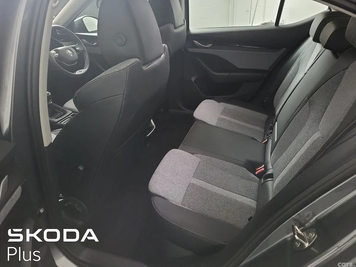 Skoda Octavia Saloon, Petrol, 2024, Grey