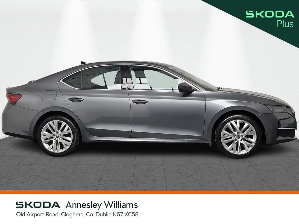 Skoda Octavia Saloon, Petrol, 2024, Grey