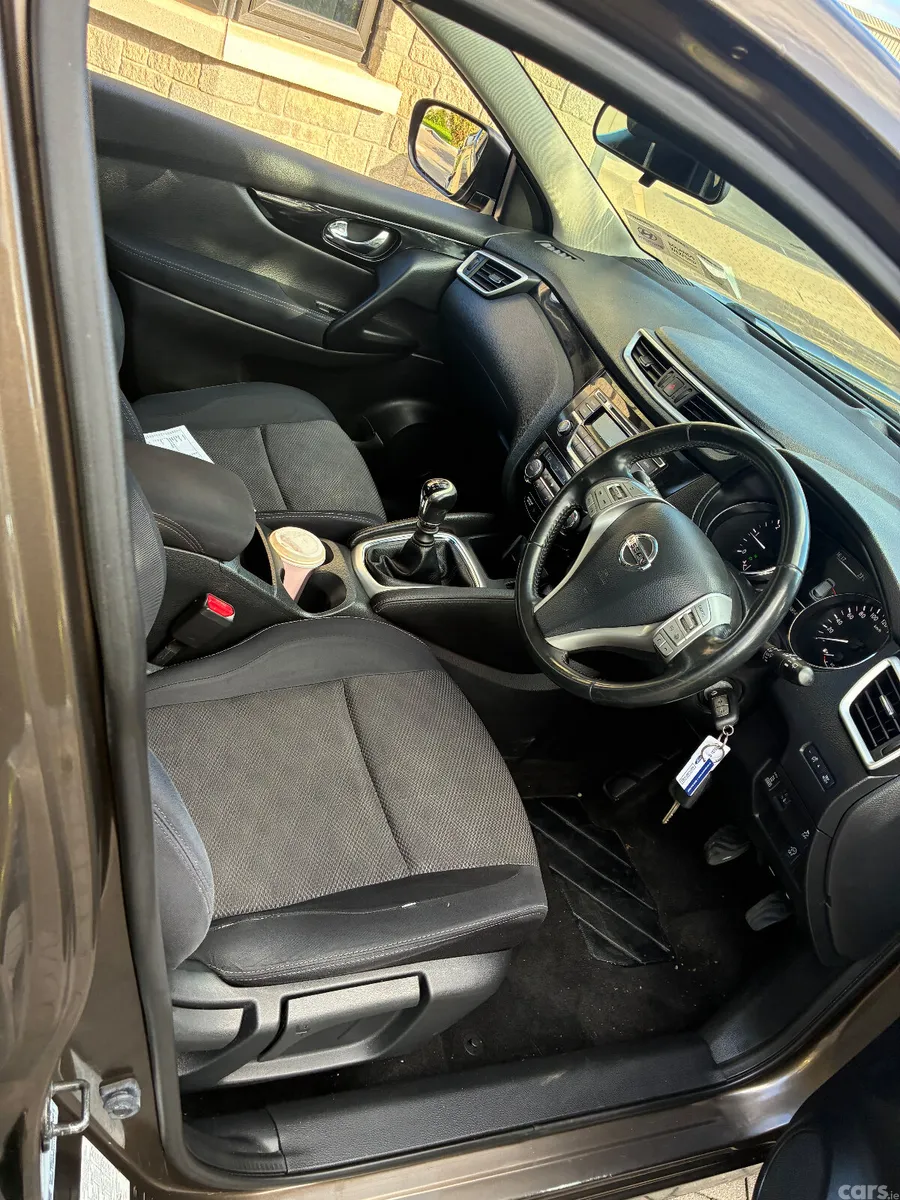 Nissan Qashqai Hatchback, Diesel, 2014, Brown