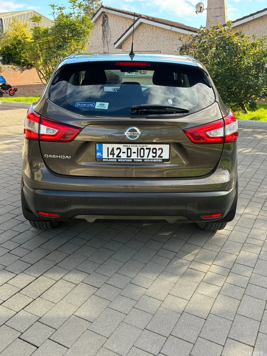 Nissan Qashqai Hatchback, Diesel, 2014, Brown