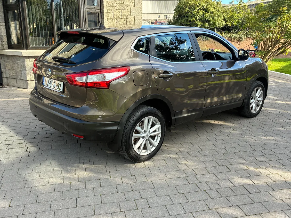 Nissan Qashqai Hatchback, Diesel, 2014, Brown