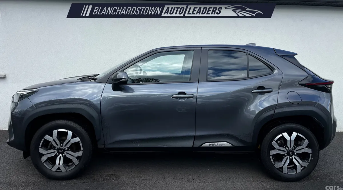 Toyota Yaris Cross SUV, Petrol Hybrid, 2023, Grey