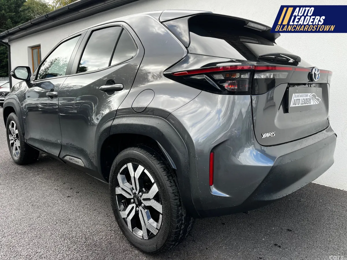 Toyota Yaris Cross SUV, Petrol Hybrid, 2023, Grey
