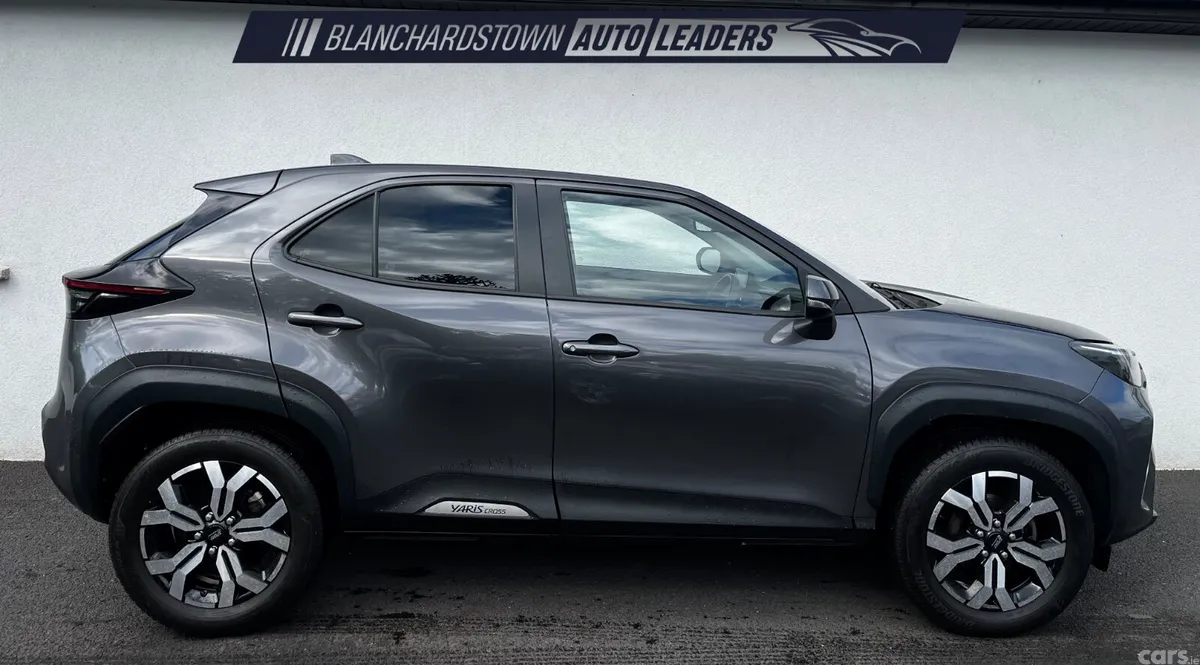 Toyota Yaris Cross SUV, Petrol Hybrid, 2023, Grey