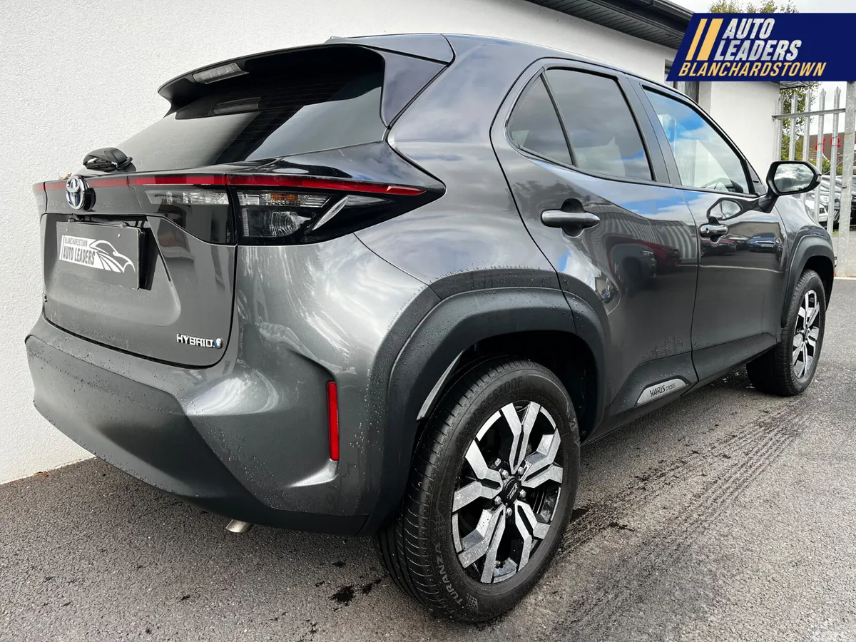 Toyota Yaris Cross SUV, Petrol Hybrid, 2023, Grey