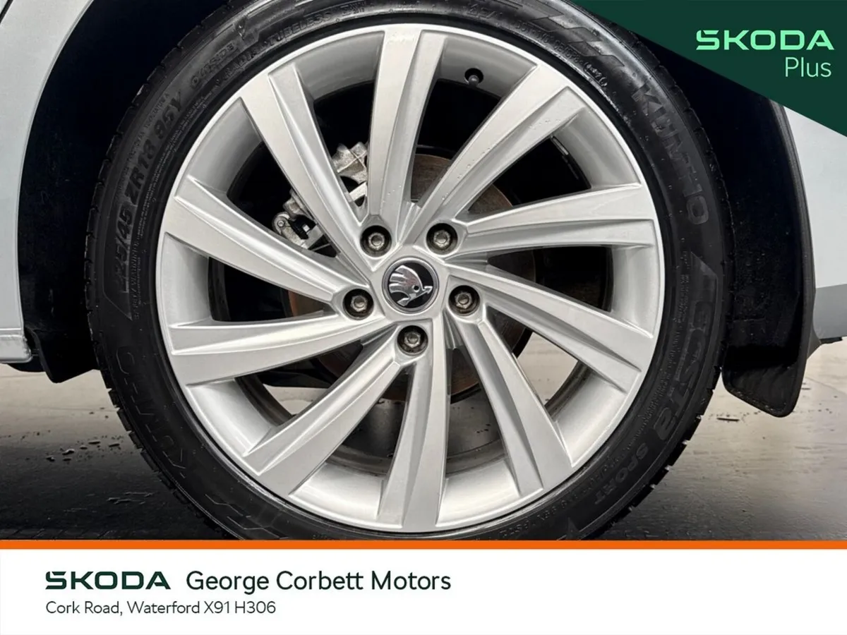 Skoda Octavia Saloon, Diesel, 2023, Silver