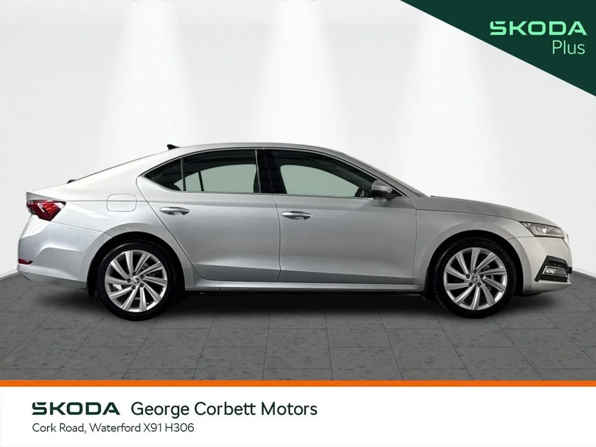 Skoda Octavia Saloon, Diesel, 2023, Silver