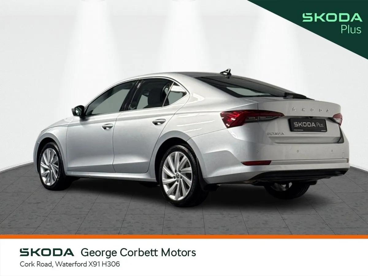 Skoda Octavia Saloon, Diesel, 2023, Silver