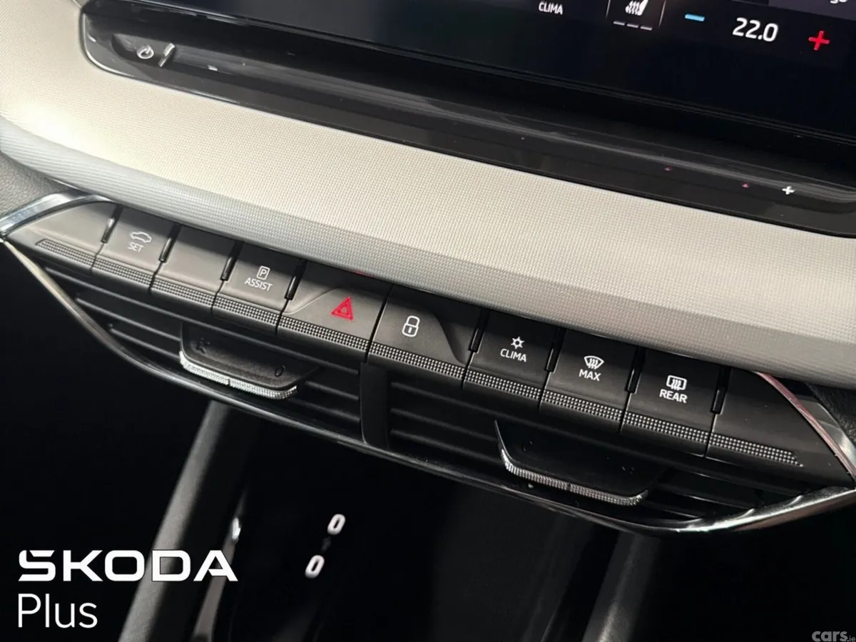 Skoda Octavia Saloon, Diesel, 2023, Silver
