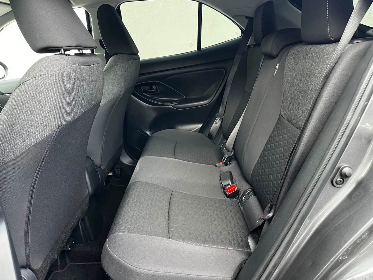 Toyota Yaris Cross SUV, Petrol Hybrid, 2023, Grey