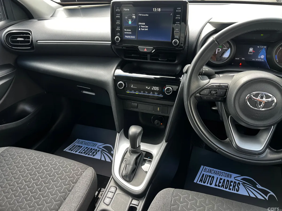 Toyota Yaris Cross SUV, Petrol Hybrid, 2023, Grey