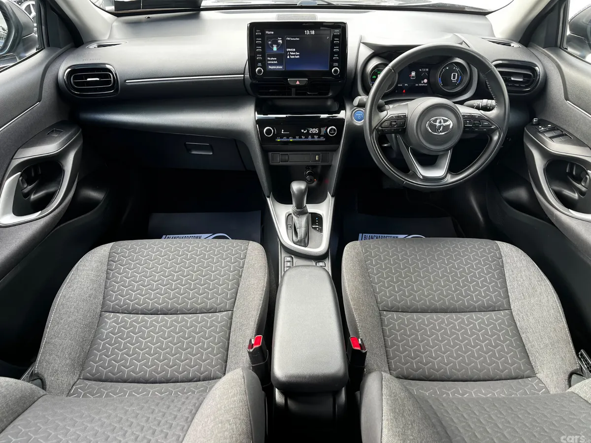 Toyota Yaris Cross SUV, Petrol Hybrid, 2023, Grey