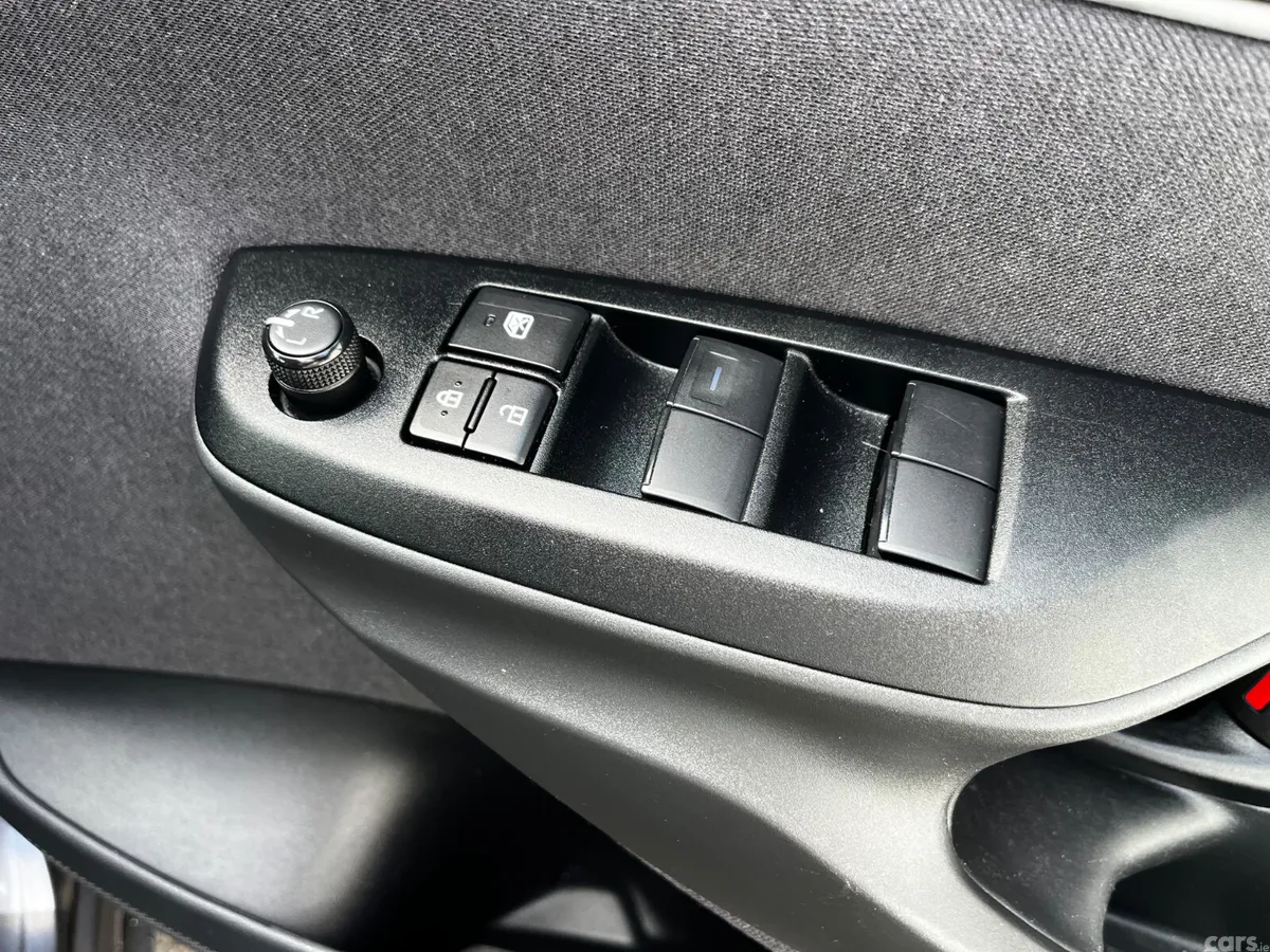 Toyota Yaris Cross SUV, Petrol Hybrid, 2023, Grey
