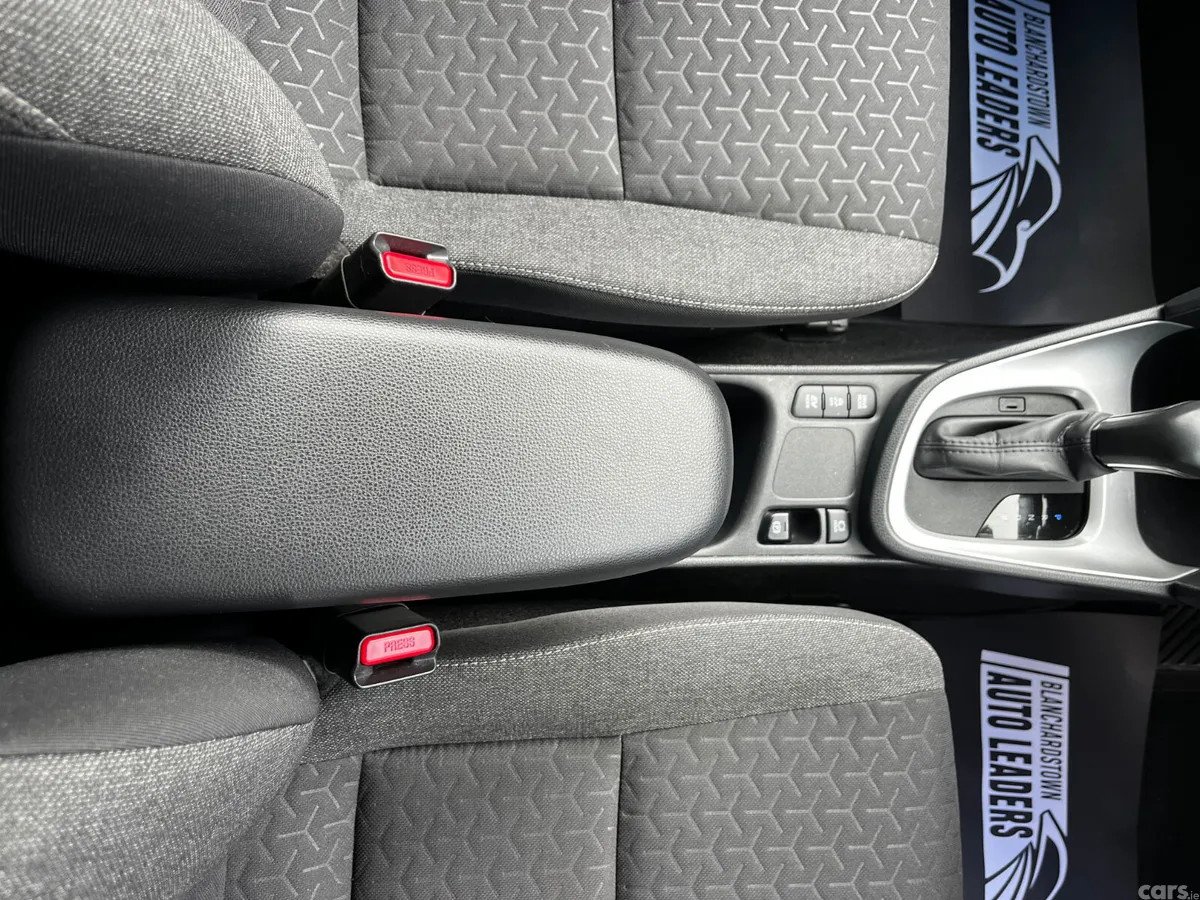 Toyota Yaris Cross SUV, Petrol Hybrid, 2023, Grey