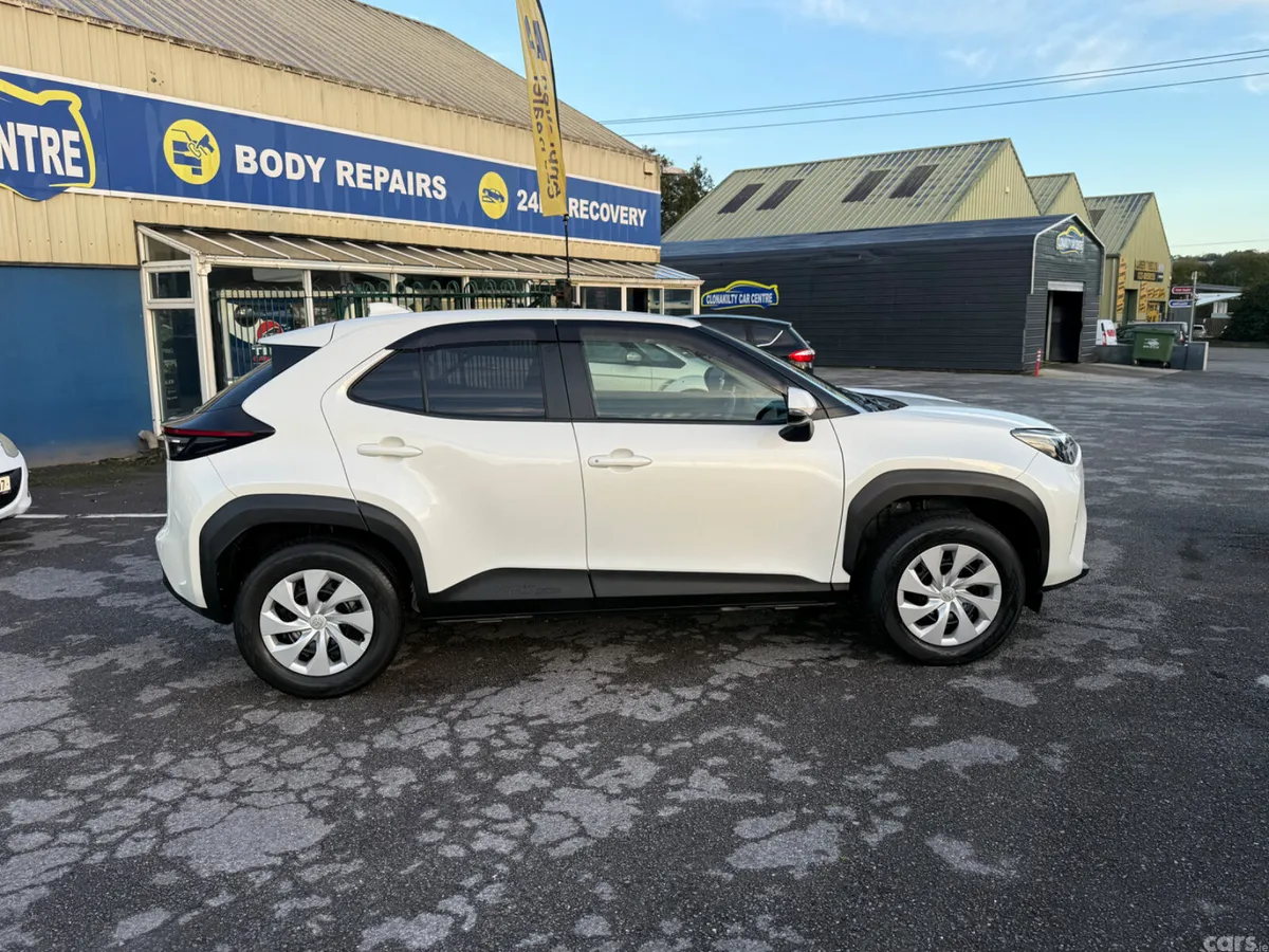 Toyota Yaris Cross SUV, Petrol Hybrid, 2021, White