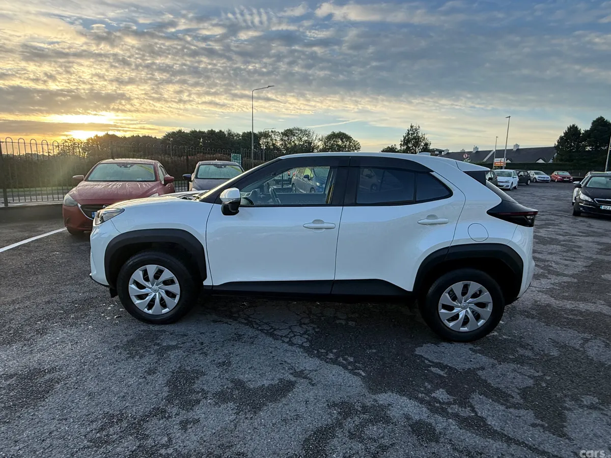 Toyota Yaris Cross SUV, Petrol Hybrid, 2021, White