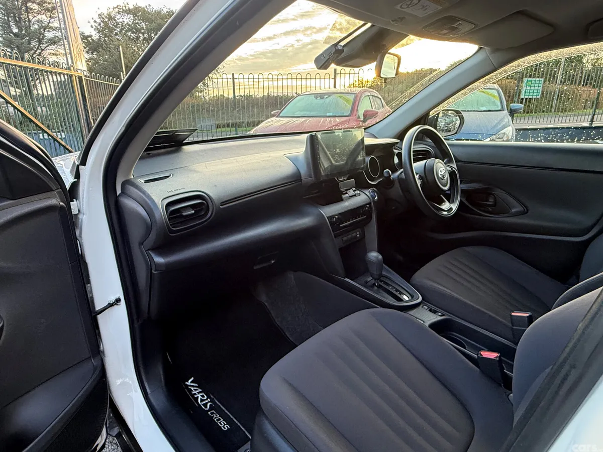 Toyota Yaris Cross SUV, Petrol Hybrid, 2021, White
