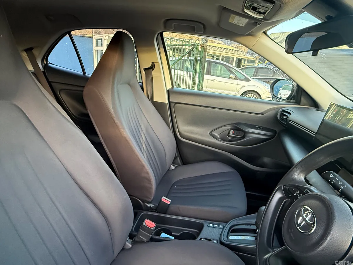 Toyota Yaris Cross SUV, Petrol Hybrid, 2021, White