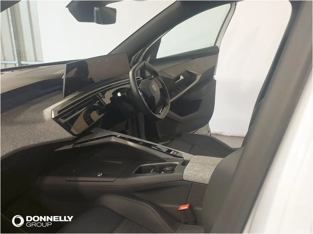 Peugeot 3008 SUV, Electric, 2025, White