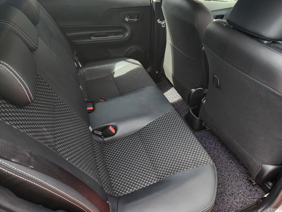 Toyota Aqua Hatchback, Petrol Hybrid, 2018, Silver
