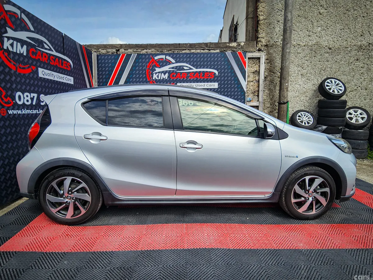 Toyota Aqua Hatchback, Petrol Hybrid, 2018, Silver