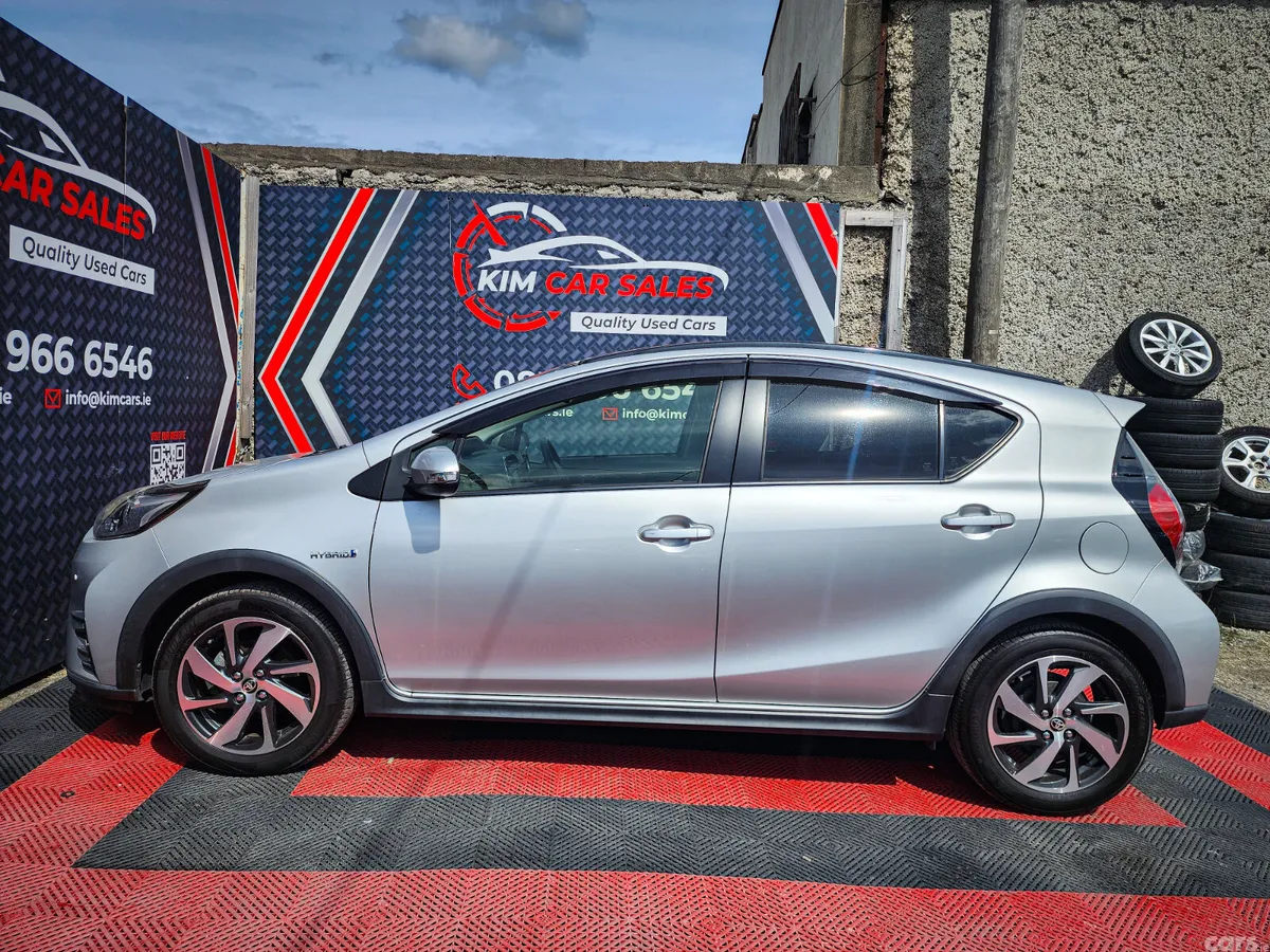 Toyota Aqua Hatchback, Petrol Hybrid, 2018, Silver