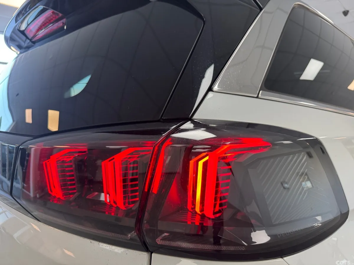 Peugeot 5008 SUV, Diesel, 2021, White