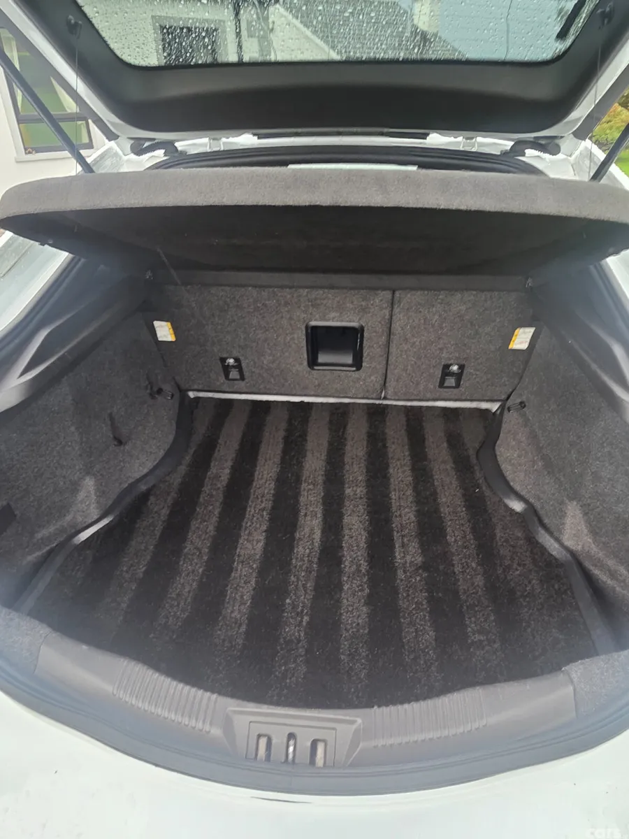 Ford Mondeo Hatchback, Diesel, 2018, White