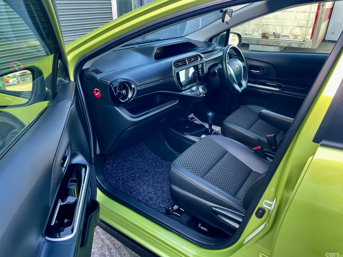 Toyota Aqua Hatchback, Petrol Hybrid, 2017, Green