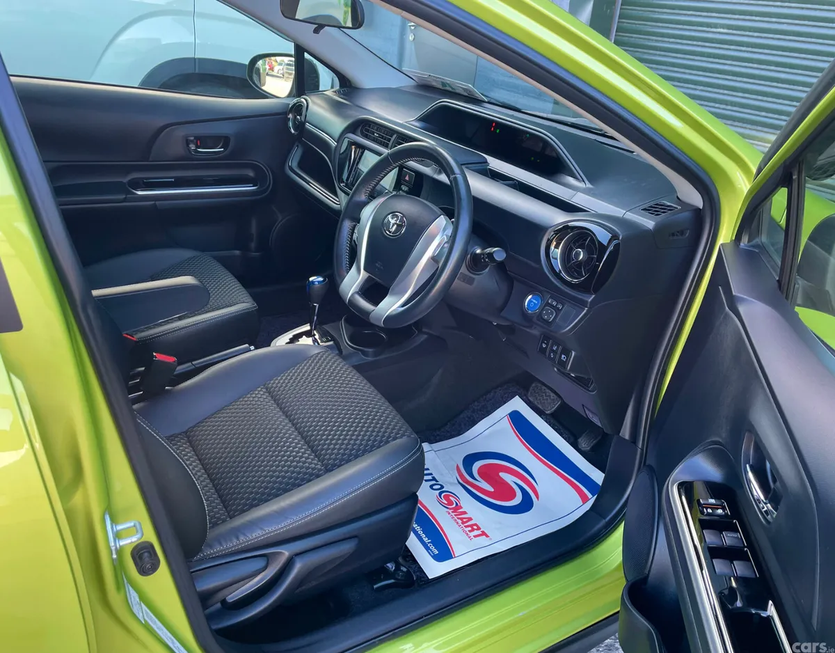 Toyota Aqua Hatchback, Petrol Hybrid, 2017, Green