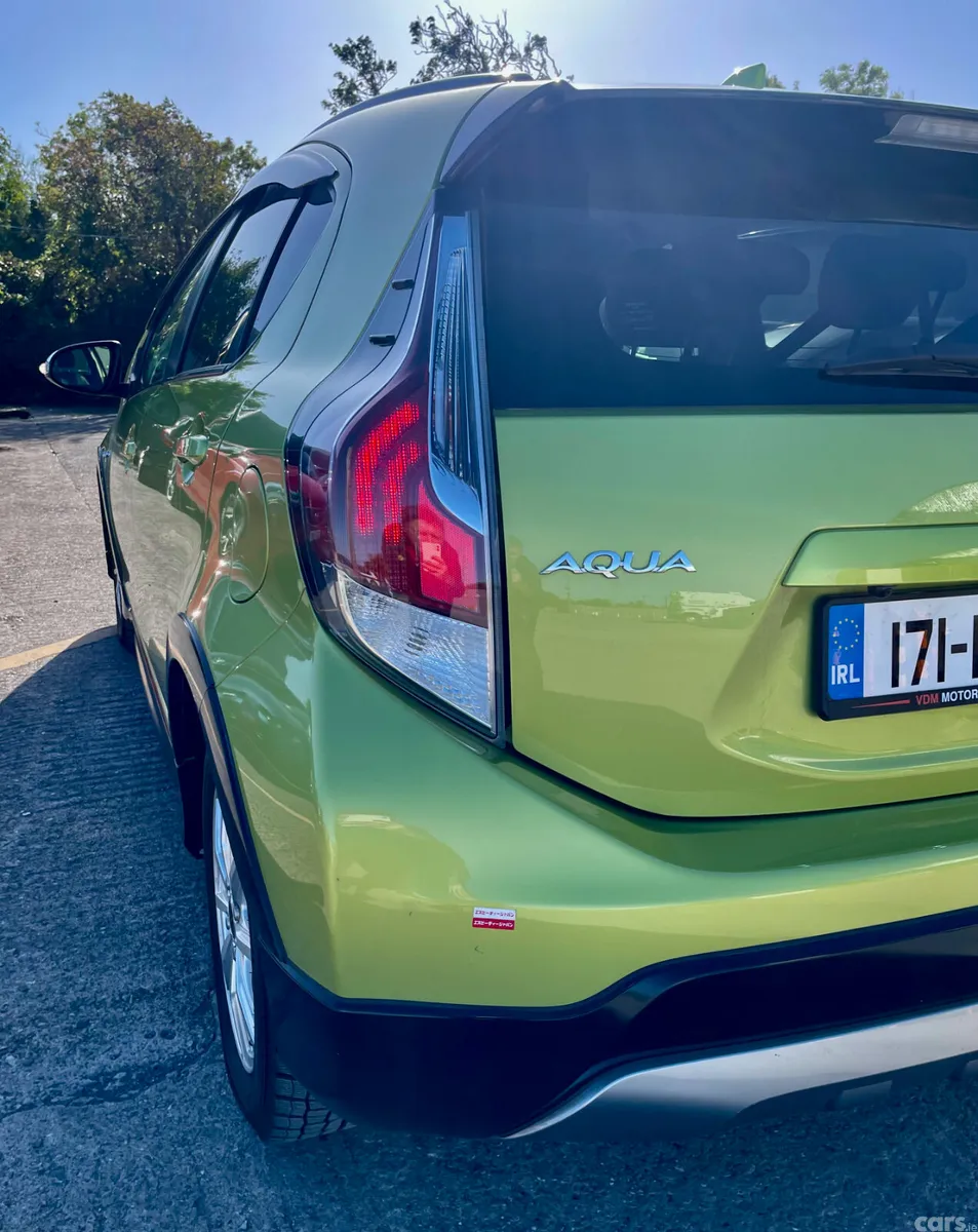 Toyota Aqua Hatchback, Petrol Hybrid, 2017, Green