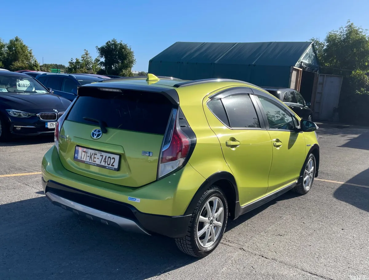 Toyota Aqua Hatchback, Petrol Hybrid, 2017, Green