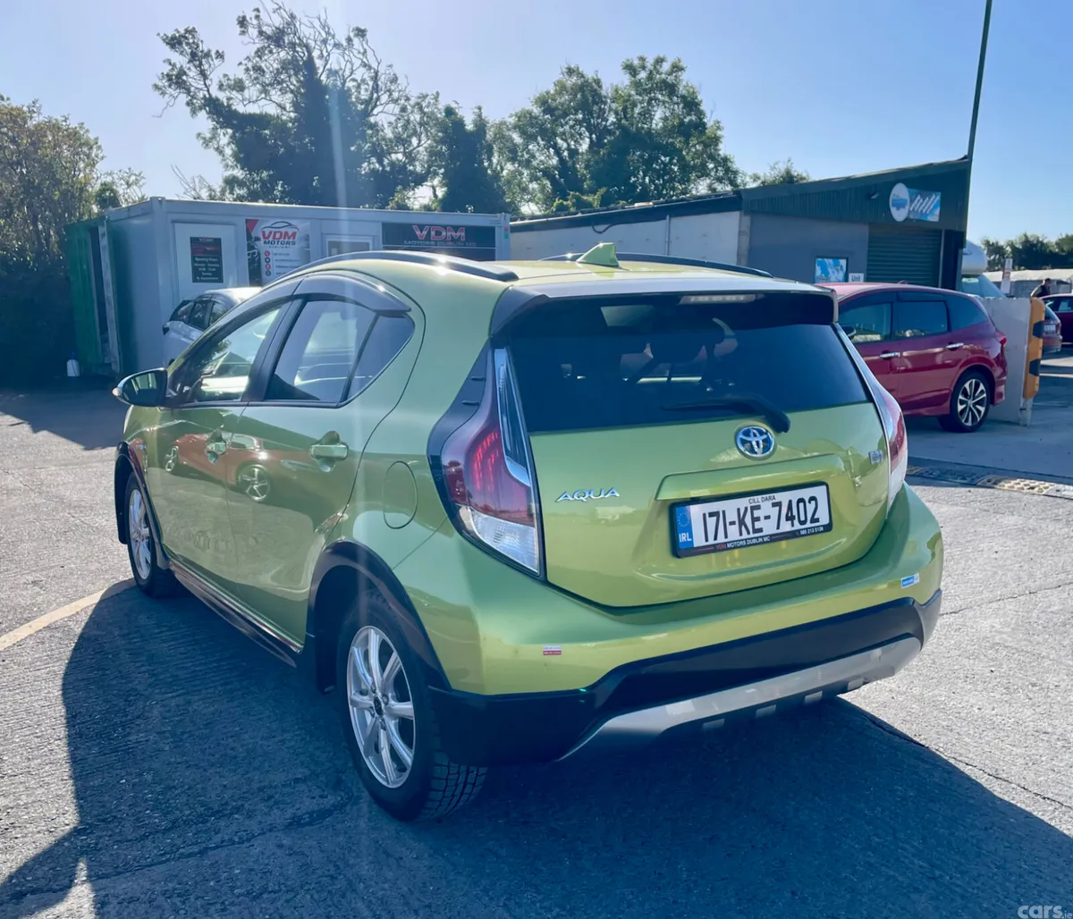 Toyota Aqua Hatchback, Petrol Hybrid, 2017, Green