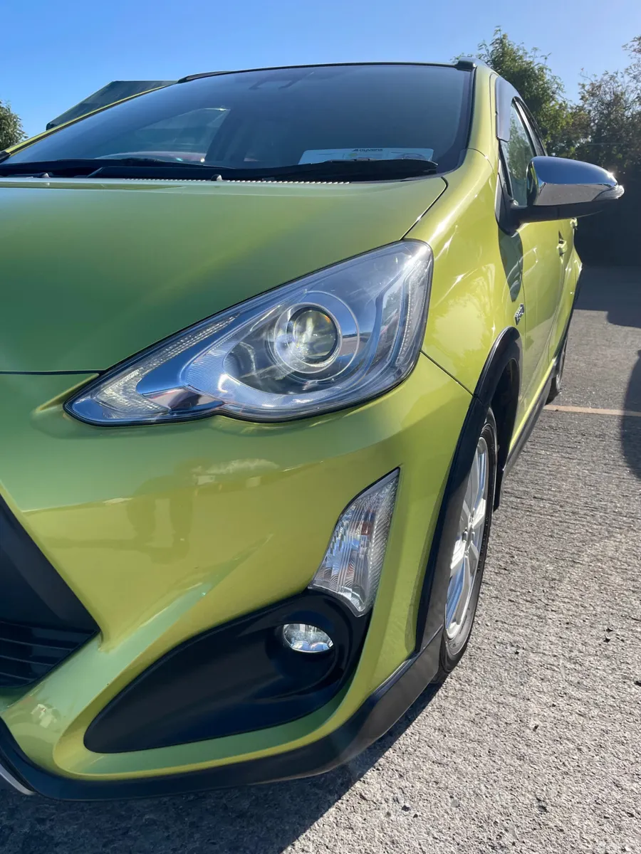 Toyota Aqua Hatchback, Petrol Hybrid, 2017, Green