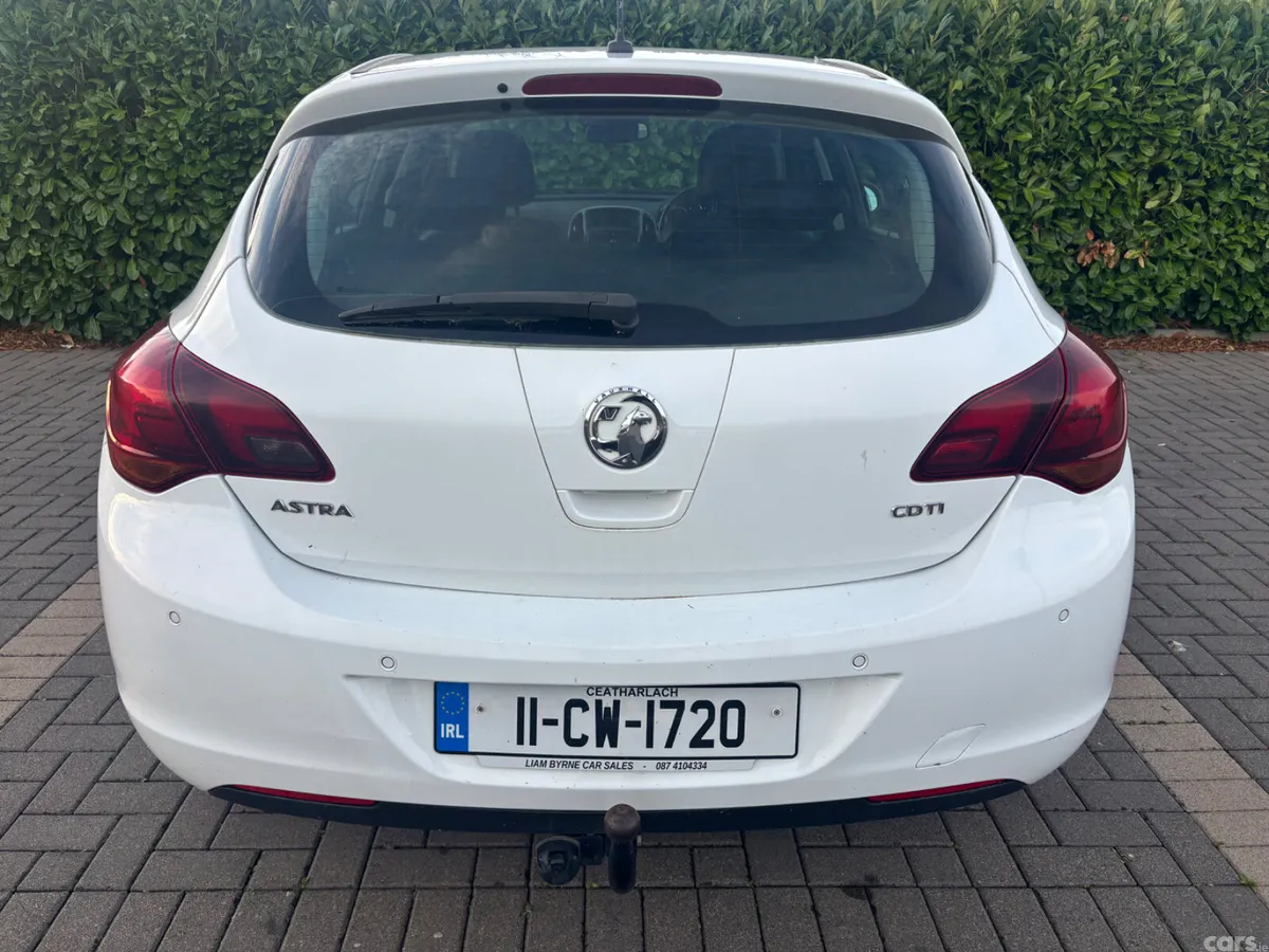 Opel Astra Hatchback, Diesel, 2011, White