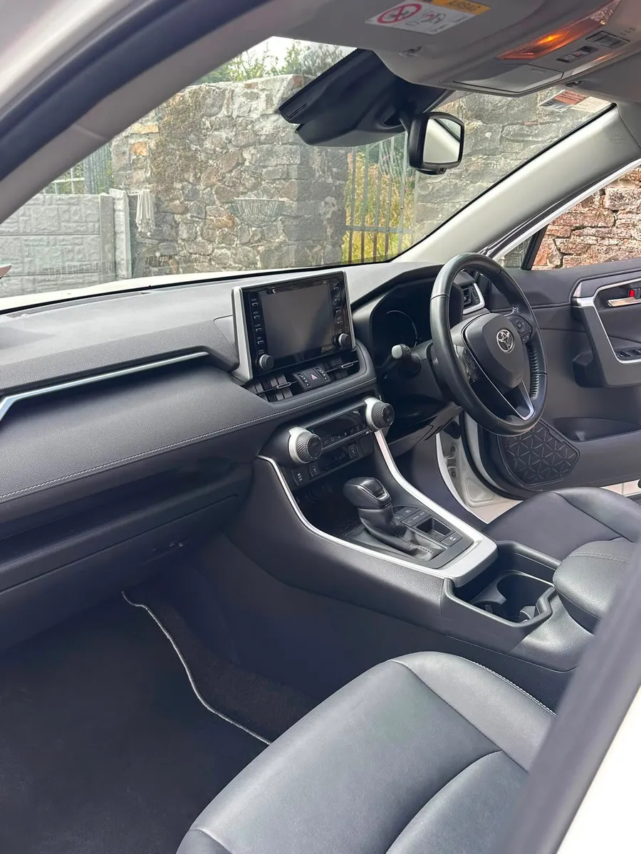 Toyota RAV4 SUV, Petrol Hybrid, 2022, White