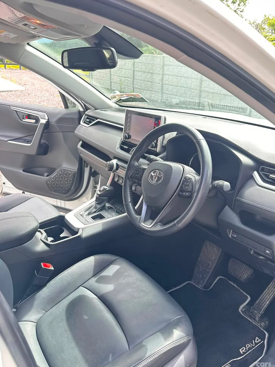 Toyota RAV4 SUV, Petrol Hybrid, 2022, White