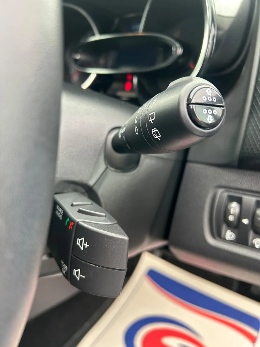 Renault Clio Hatchback, Petrol, 2019, Blue